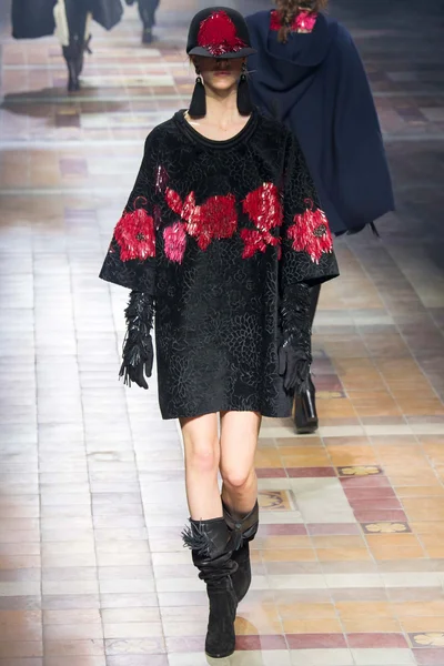 Look 48